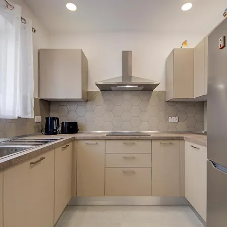 Apartman Comfort, Stylish 2br With Balconies By 360 Estates
